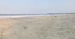 Terrain de 22 723 M2 plat avec 130m façade sur plage situé à 14KM après Foulpointe